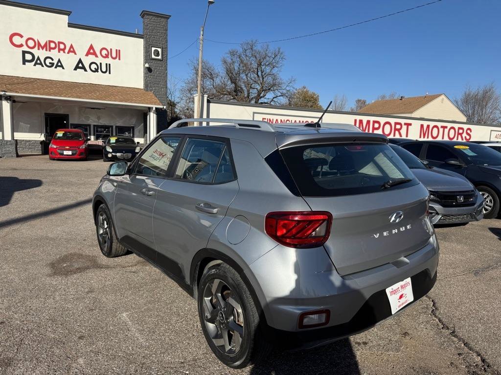Used 2023 Hyundai Venue SEL image 8