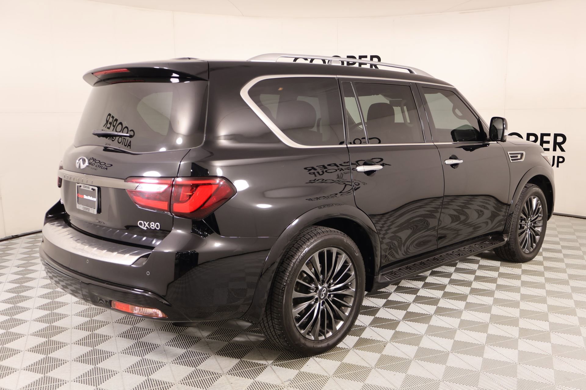 Used 2022 INFINITI QX80 Premium Select AWD/4WD image 23