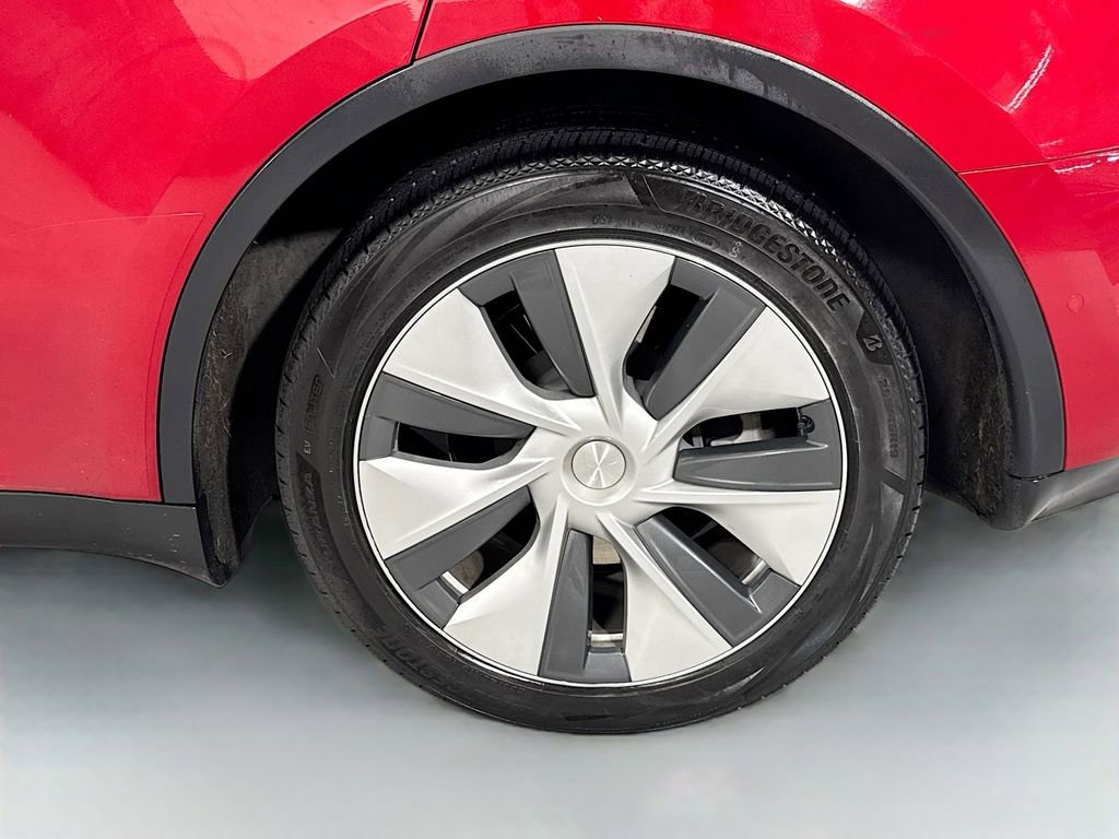 Used 2022 Tesla Model Y Long Range image 11