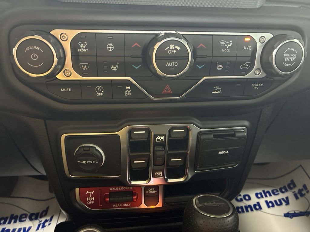 Used 2021 Jeep Gladiator Mojave w/ Cold Weather Group AWD/4WD image 19