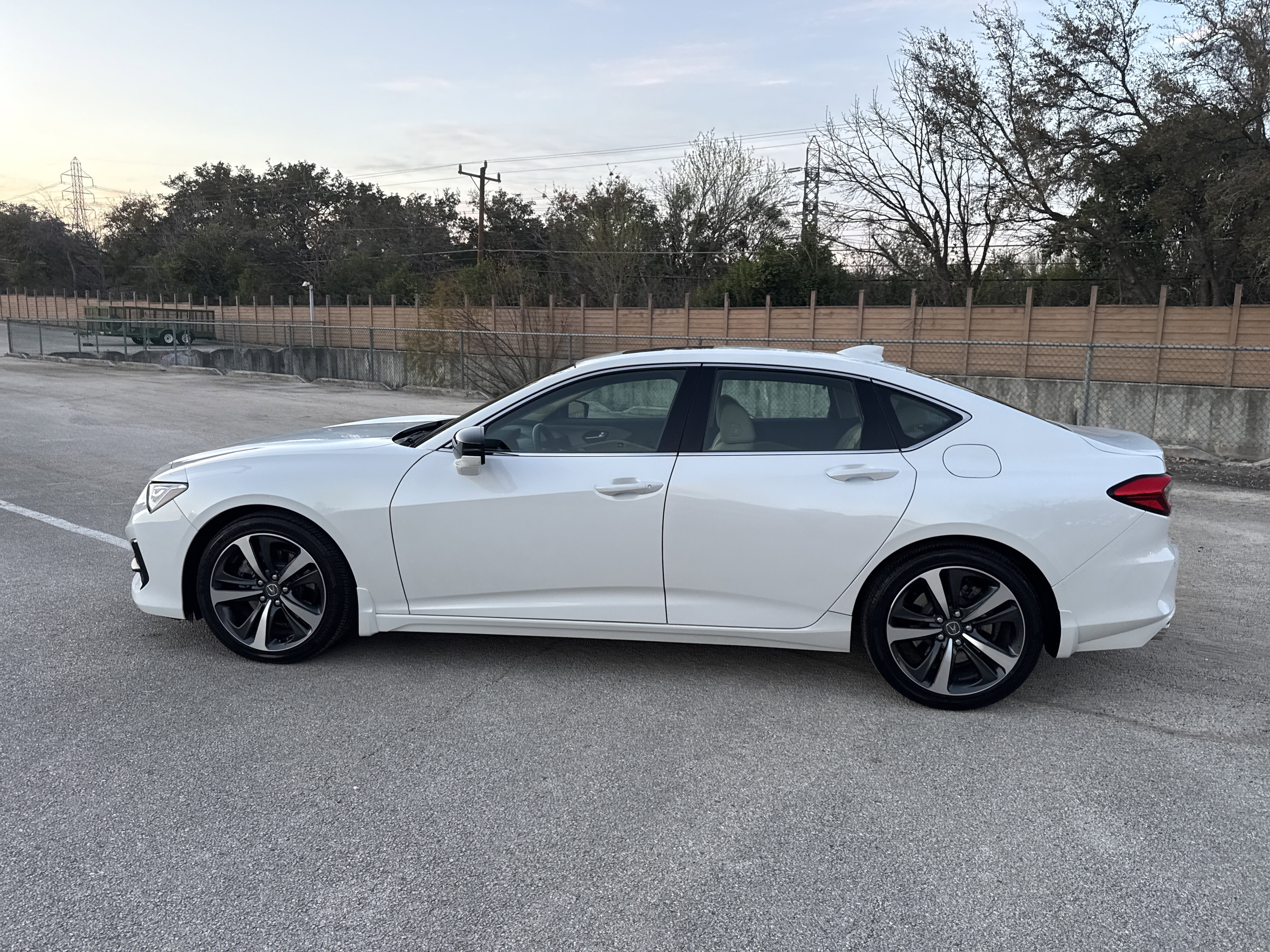 Used 2025 Acura TLX w/ Technology Package image 6