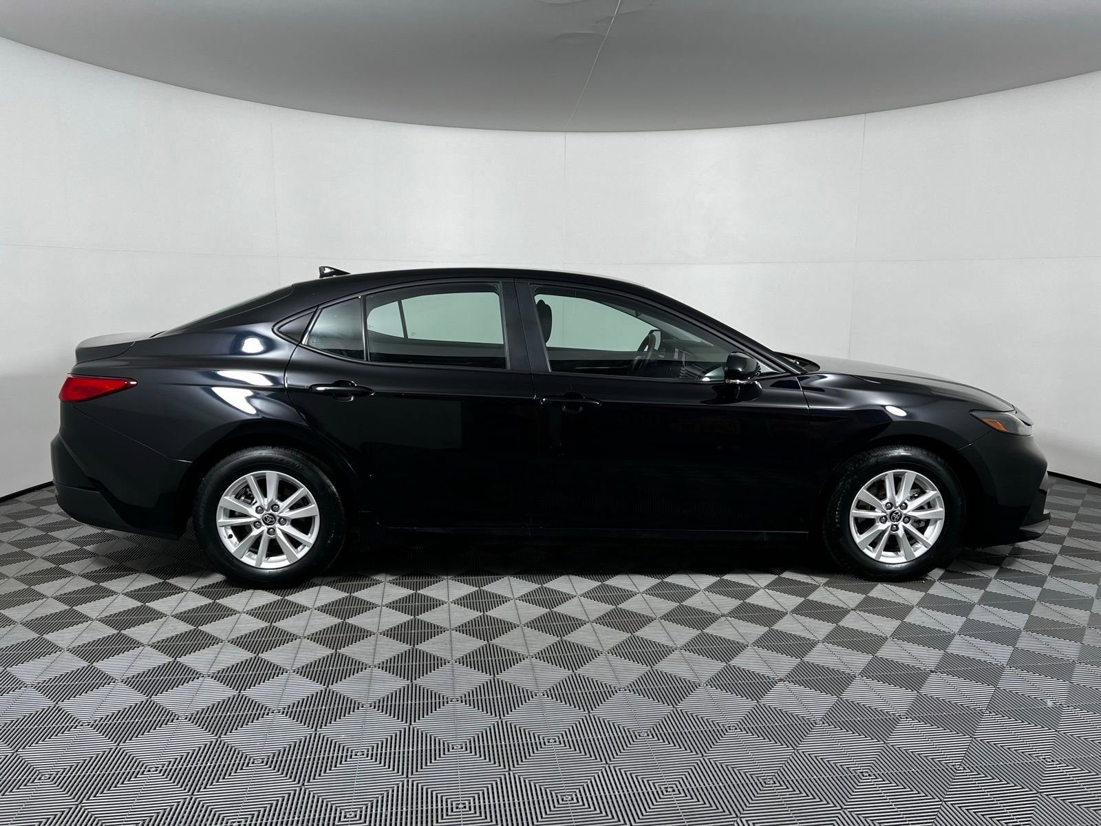 Certified 2025 Toyota Camry LE FWD image 4