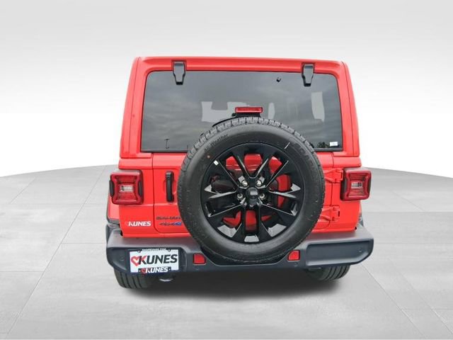 Used 2025 Jeep Wrangler Unlimited Sahara w/ Safety Group AWD/4WD image 9