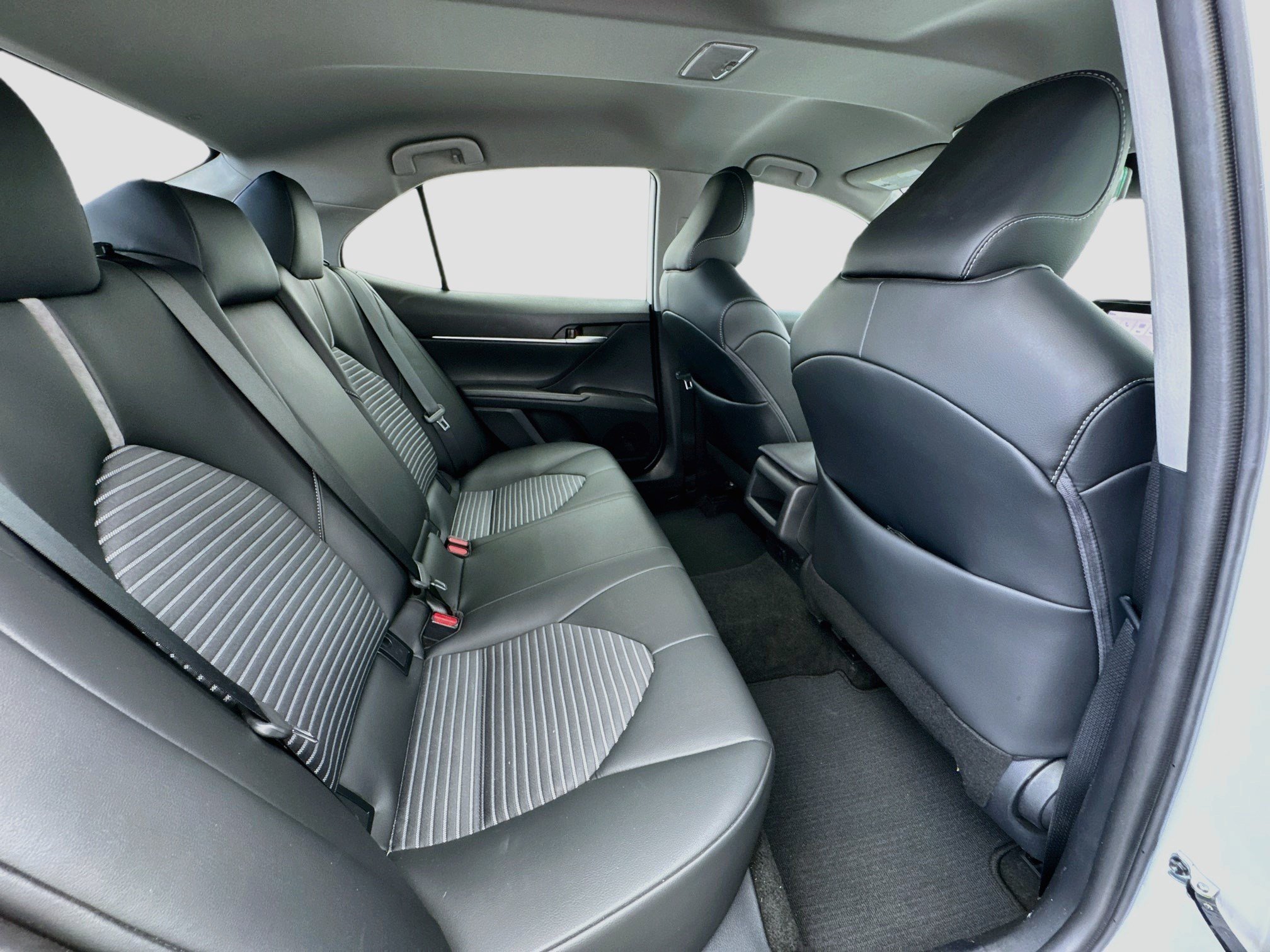 Used 2024 Toyota Camry SE FWD image 17