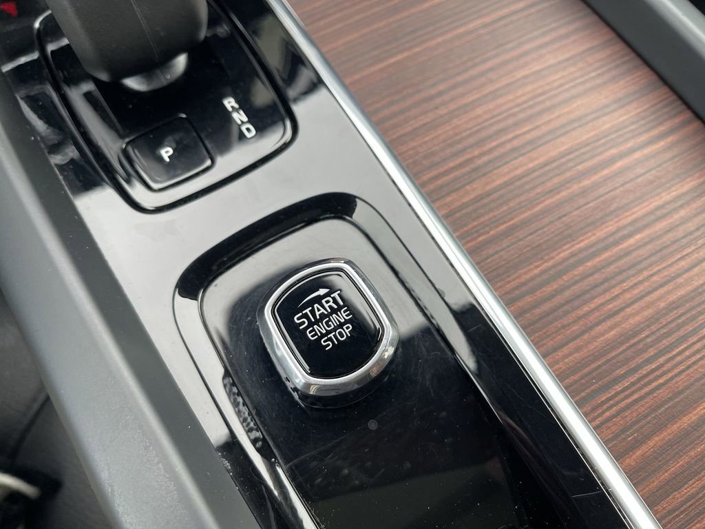 Used 2024 Volvo XC60 B5 Plus image 24