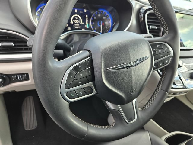 Used 2024 Chrysler Pacifica Touring-L FWD image 14