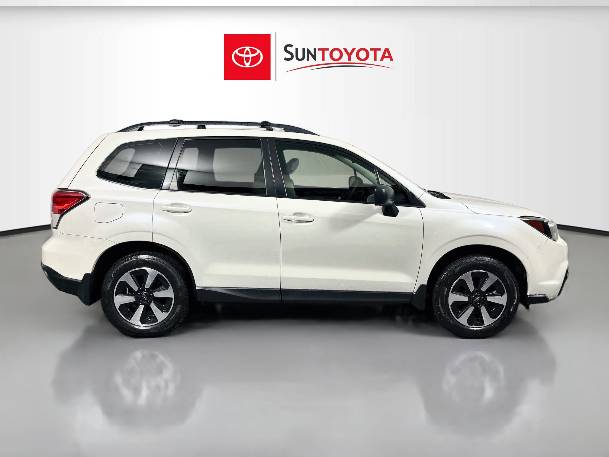 Used 2018 Subaru Forester 2.5i w/ Alloy Wheel Package AWD/4WD image 2