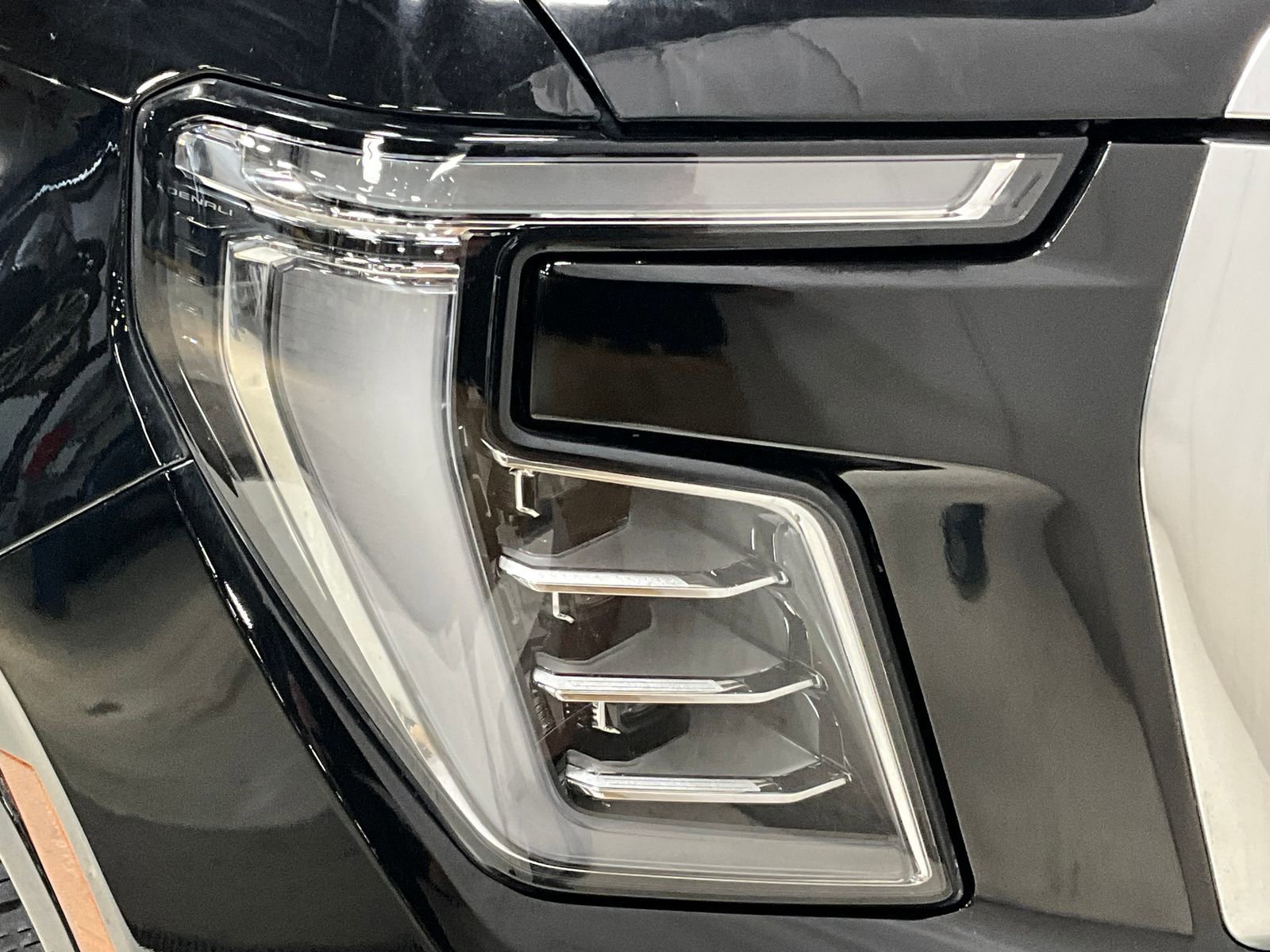 Used 2025 GMC Yukon XL Denali image 27