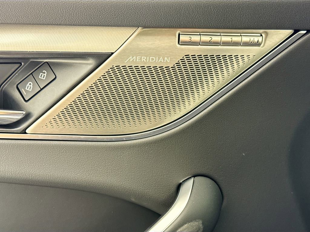 Used 2025 Jaguar F-PACE R-Dynamic S image 22
