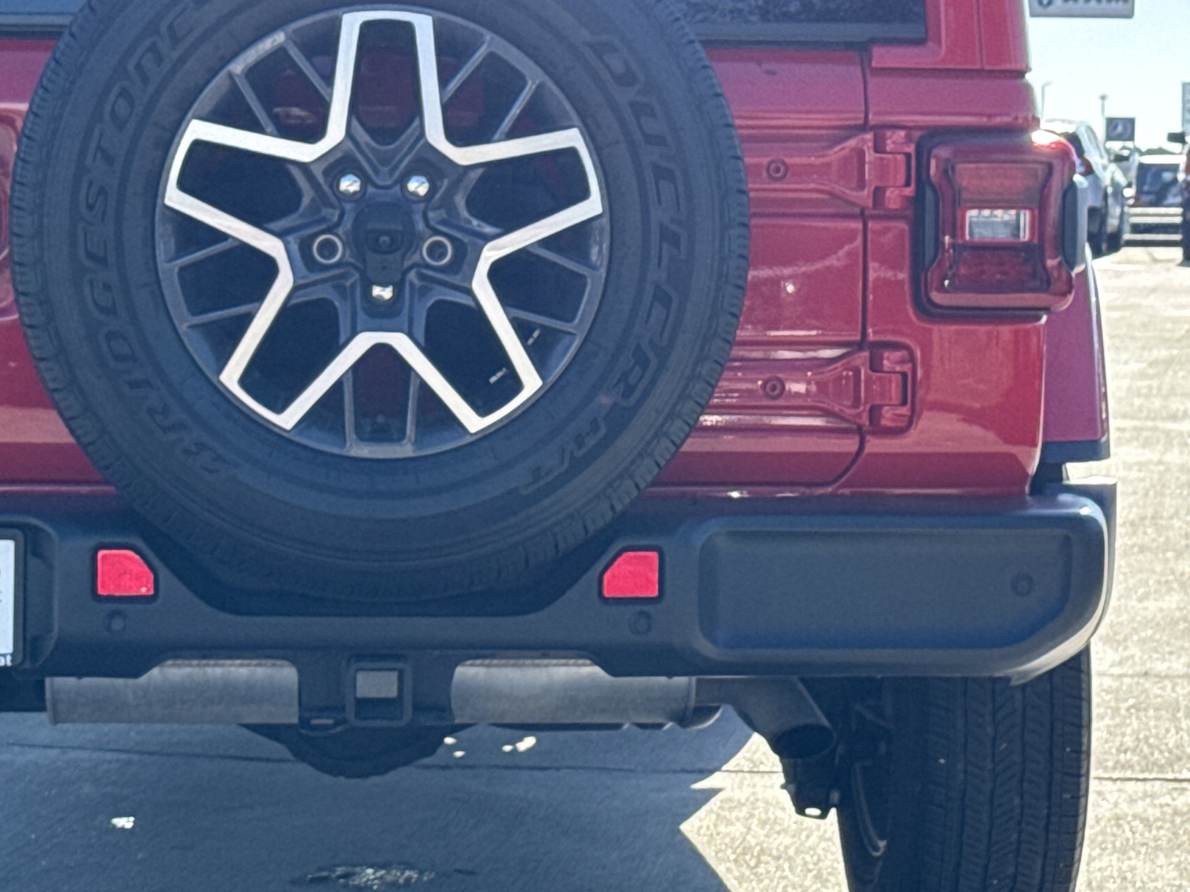 Used 2024 Jeep Wrangler Sahara w/ Technology Group image 11