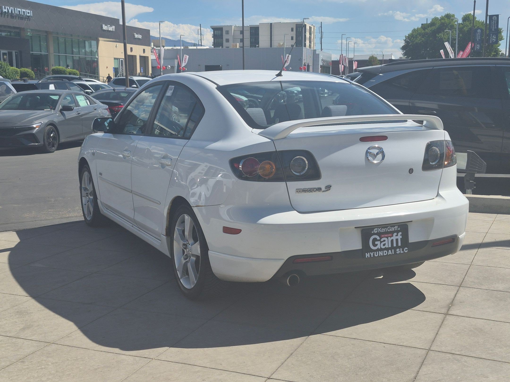 Used 2005 MAZDA MAZDA3 s w/ Moonroof & 6-CD Pkg FWD image 7
