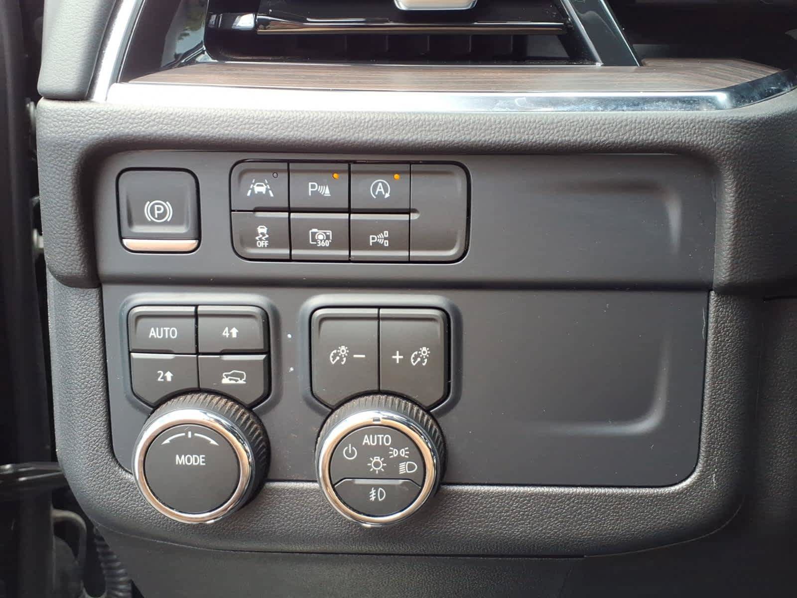 Used 2026 Chevrolet Suburban LT w/ Comfort Package AWD/4WD image 11