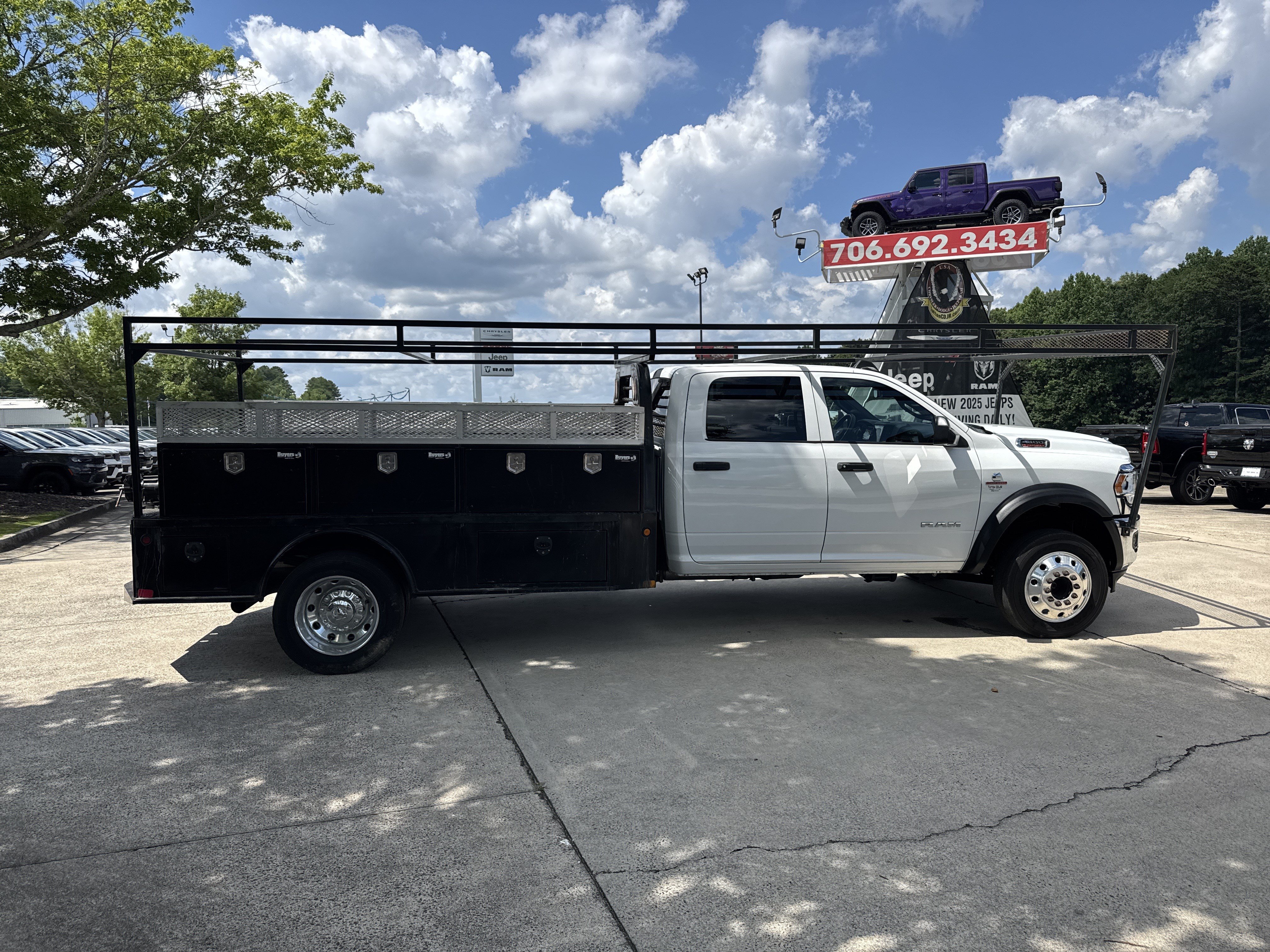 Used 2022 RAM 4500 Tradesman w/ Chrome Appearance Group AWD/4WD image 7