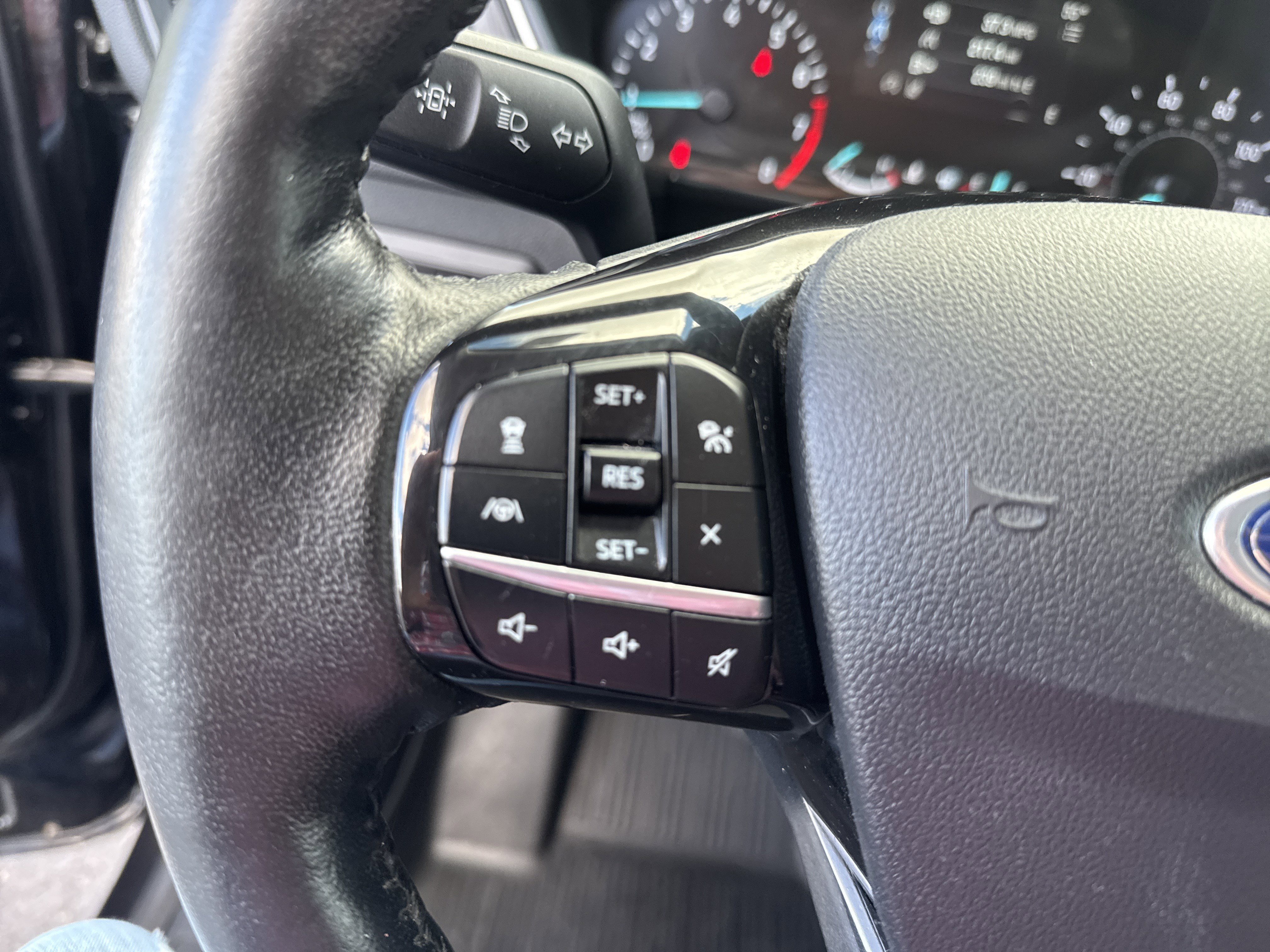 Used 2021 Ford Escape SE w/ SE Sport Appearance Package image 30