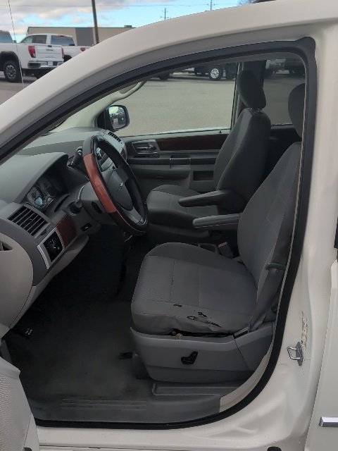 Used 2009 Chrysler Town & Country Touring image 24