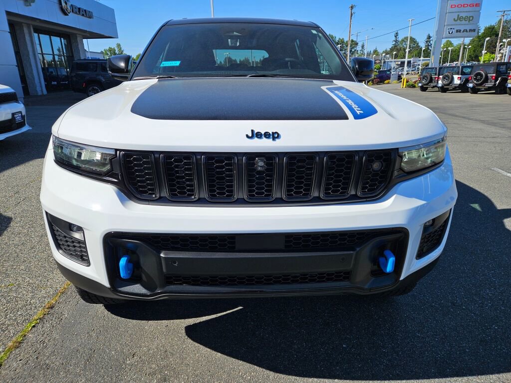 Used 2022 Jeep Grand Cherokee Trailhawk w/ Advanced Protech Group II AWD/4WD image 8