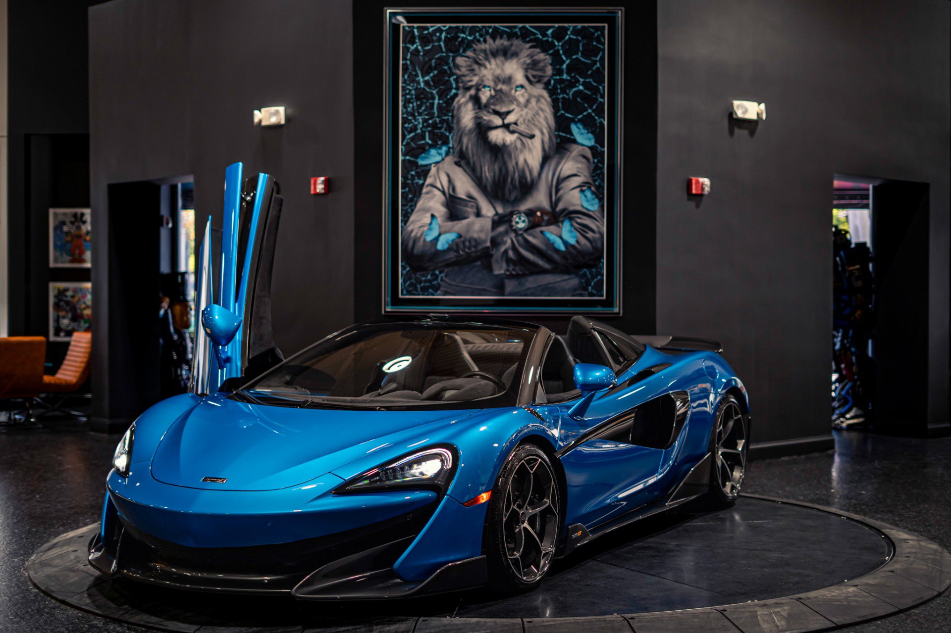 Used 2020 McLaren 600LT Spider RWD image 1