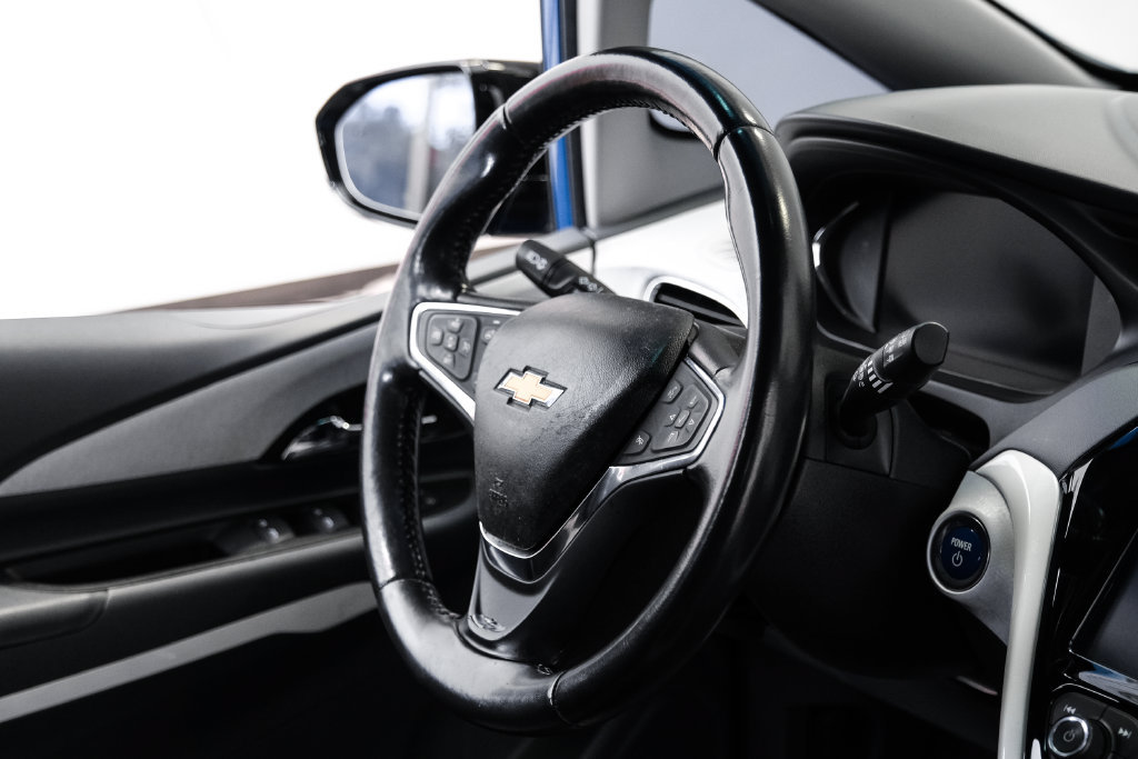 Used 2020 Chevrolet Bolt Premier w/ Infotainment Package FWD image 14