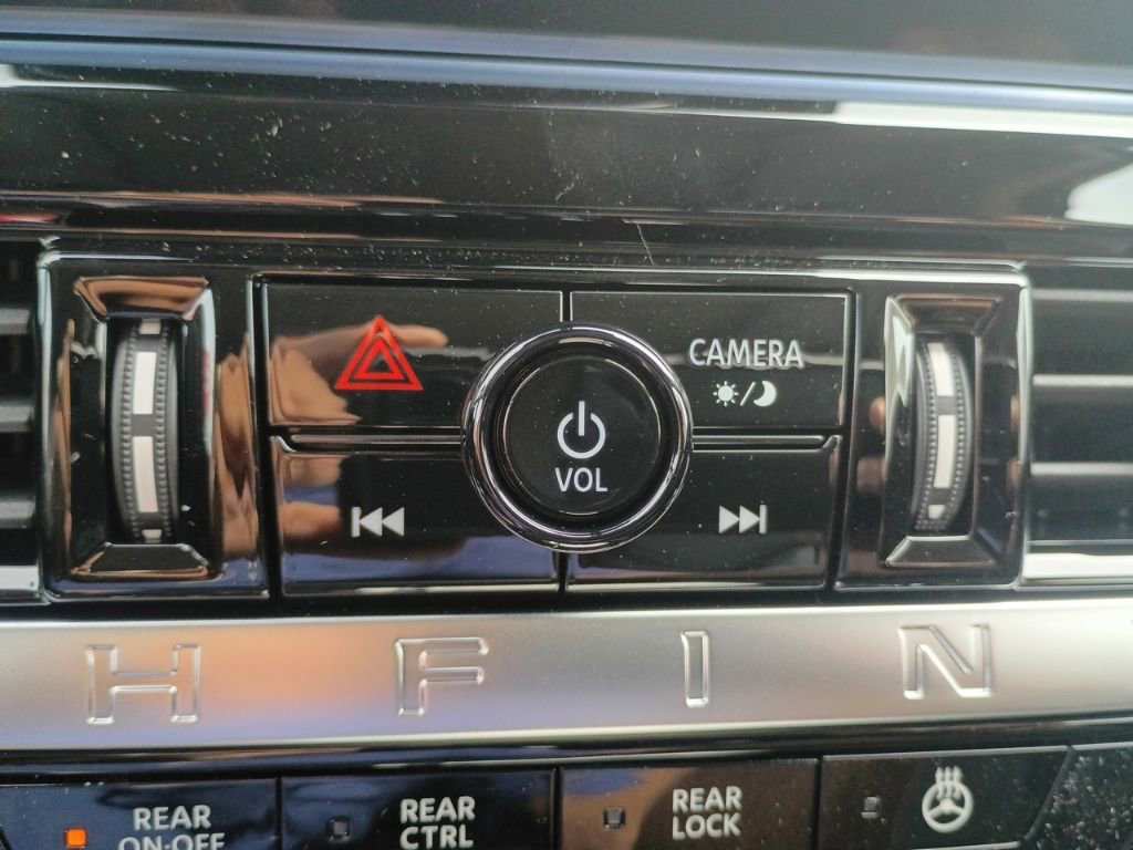 New 2026 Nissan Pathfinder Platinum image 16