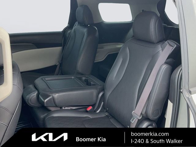Used 2024 Kia Carnival LX image 14