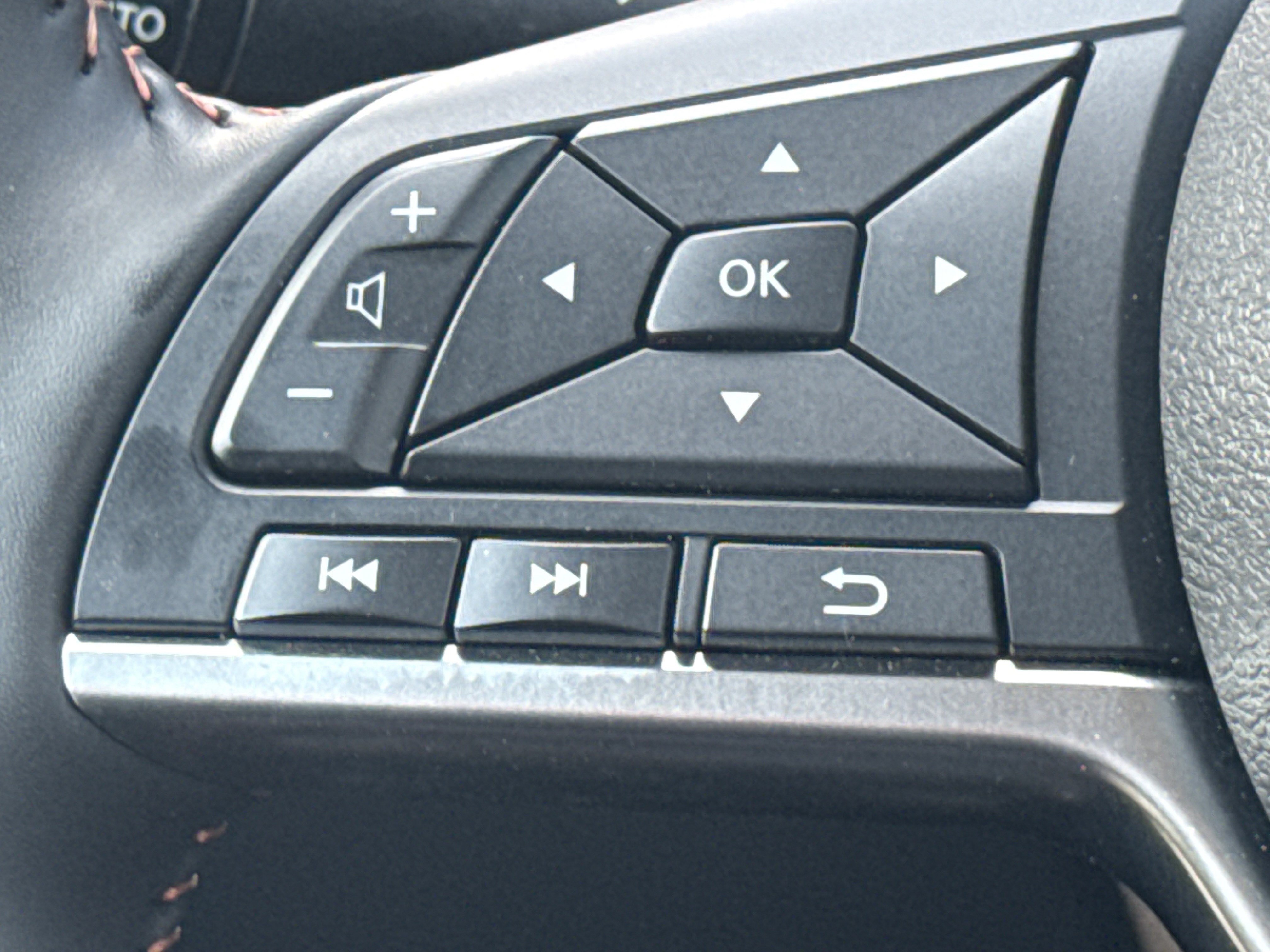 Used 2025 Nissan Sentra SR FWD image 18