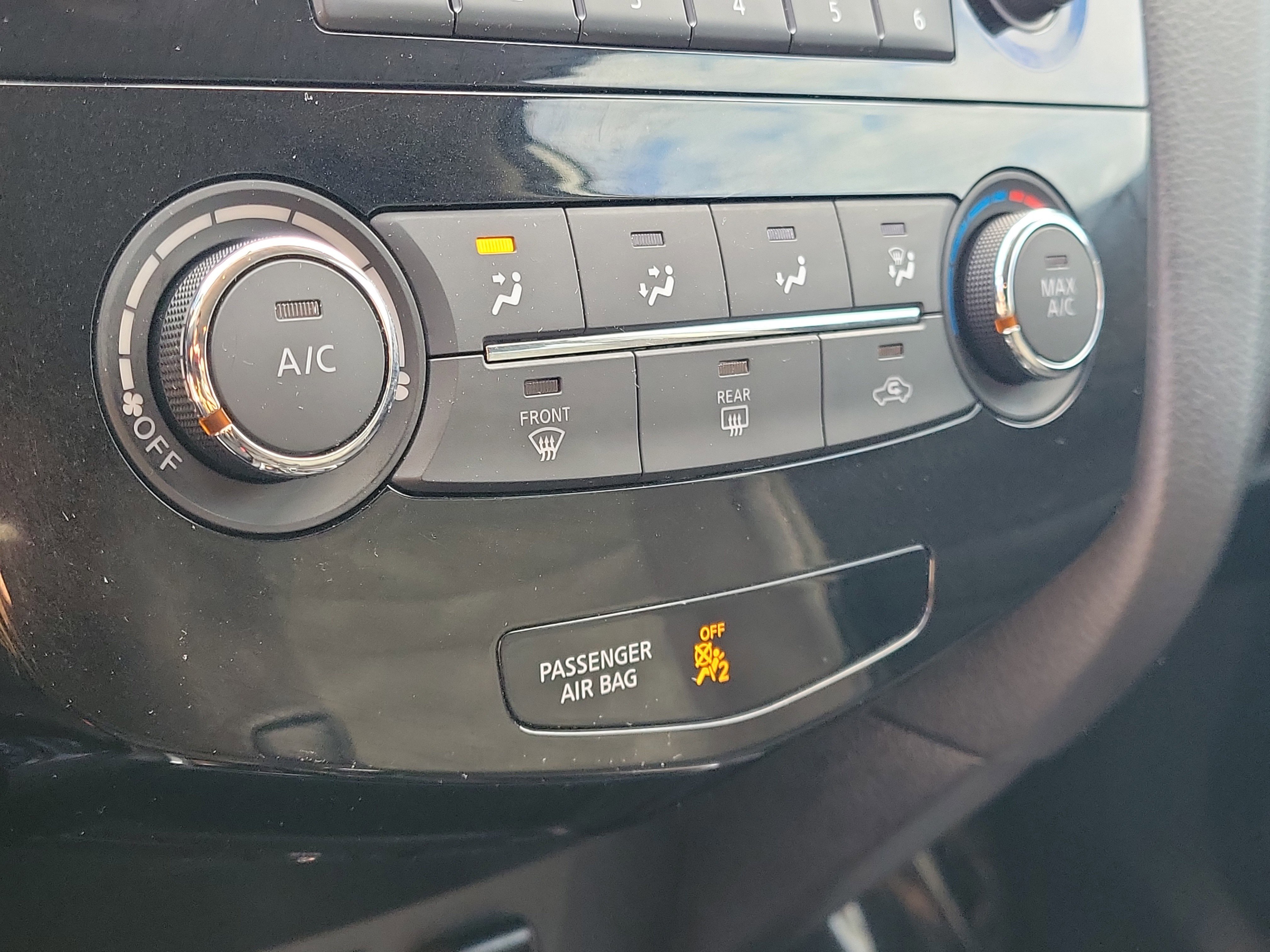 Used 2015 Nissan Rogue S w/ S Family Package image 22