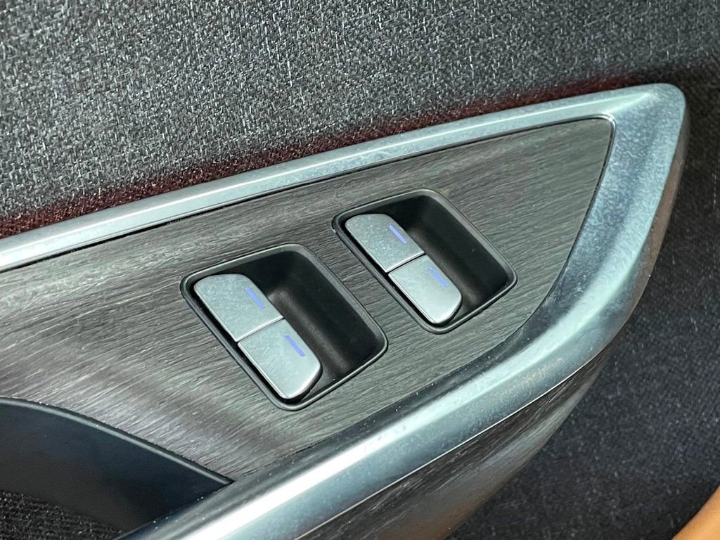 Used 2024 Lucid Air Touring image 17