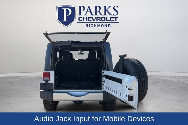 Used 2018 Jeep Wrangler Unlimited Sahara w/ Connectivity Group AWD/4WD image 8