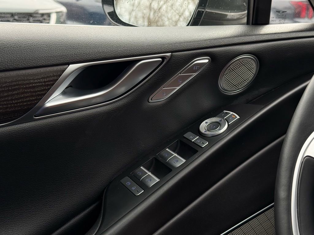 Used 2024 Genesis G80 image 30