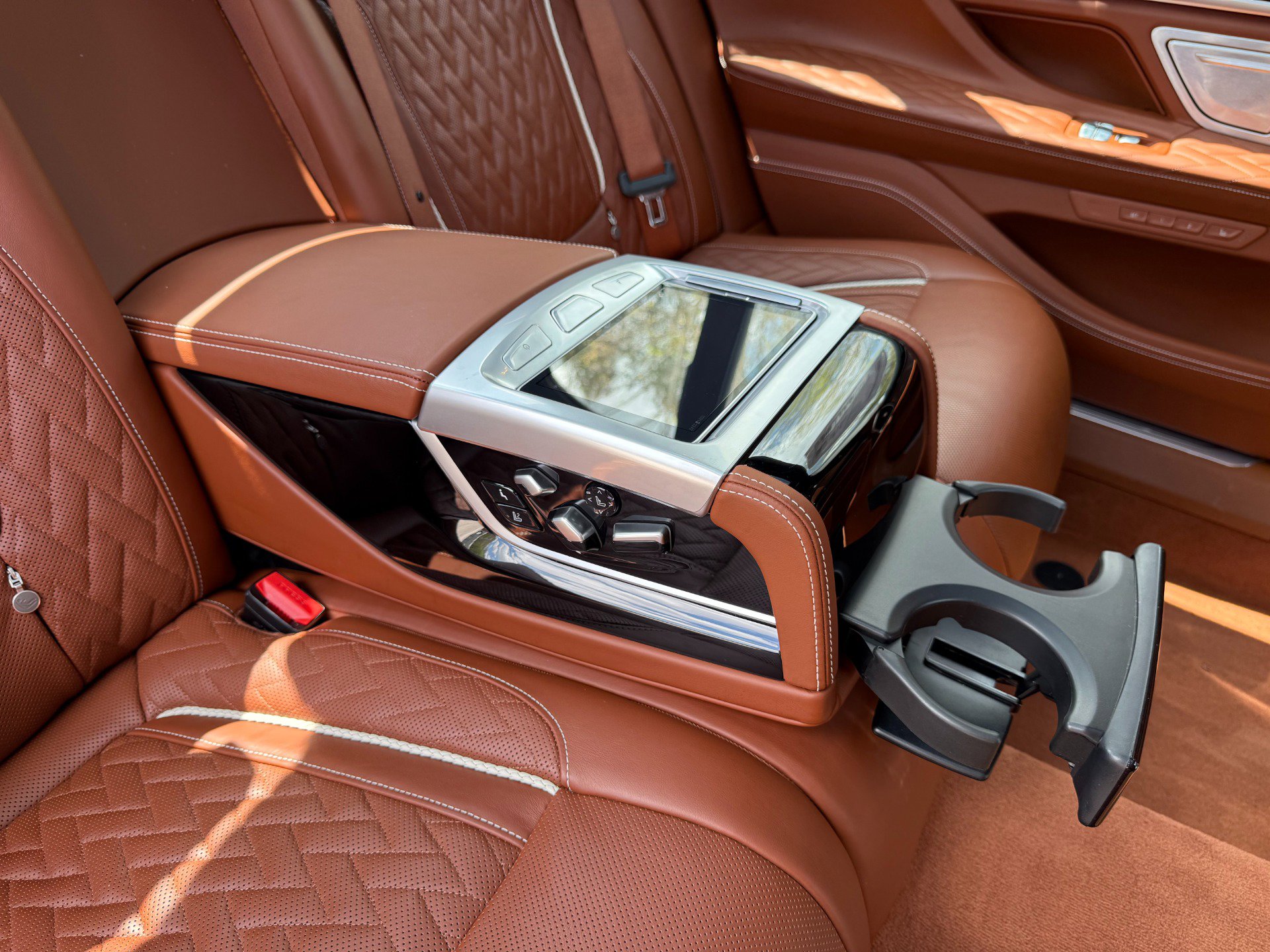 Used 2020 BMW ALPINA B7 xDrive w/ Luxury Rear Seating Package image 34