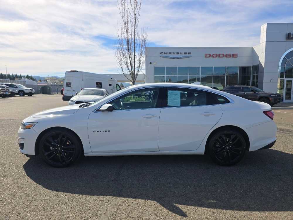 Used 2024 Chevrolet Malibu LT w/ Sport Edition image 2