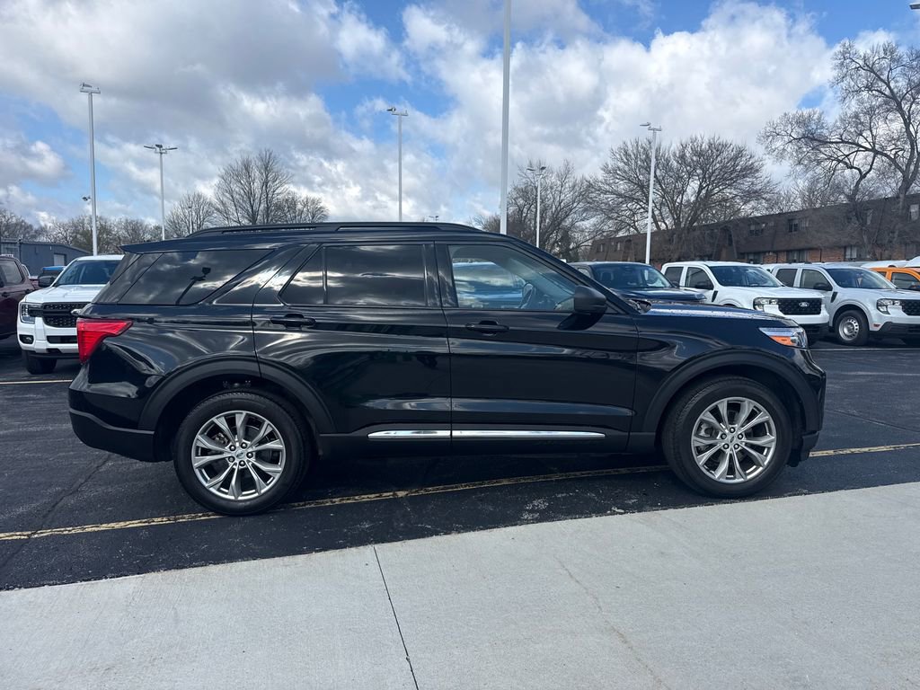 Used 2023 Ford Explorer XLT w/ Equipment Group 202A image 6