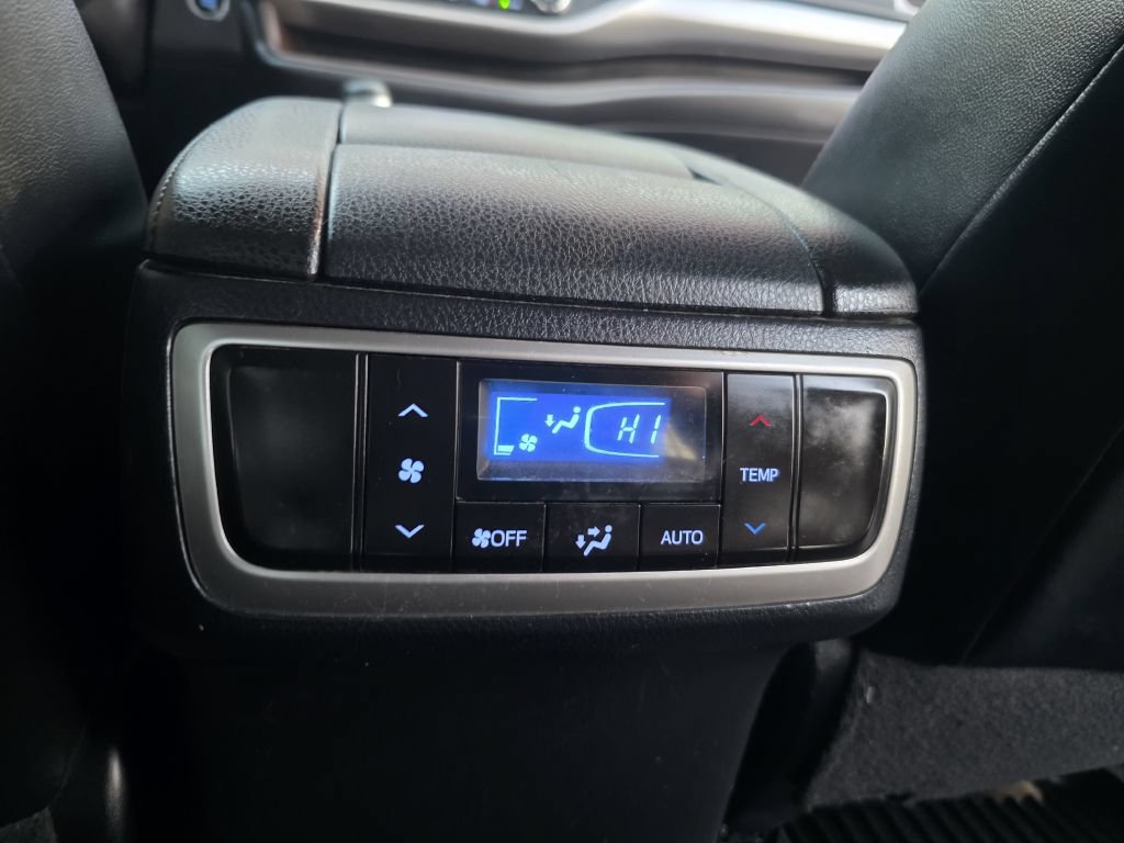 Used 2014 Toyota Highlander XLE AWD/4WD image 25