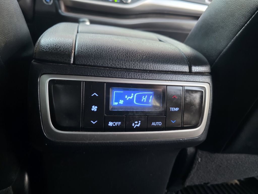 Used 2014 Toyota Highlander XLE AWD/4WD image 25