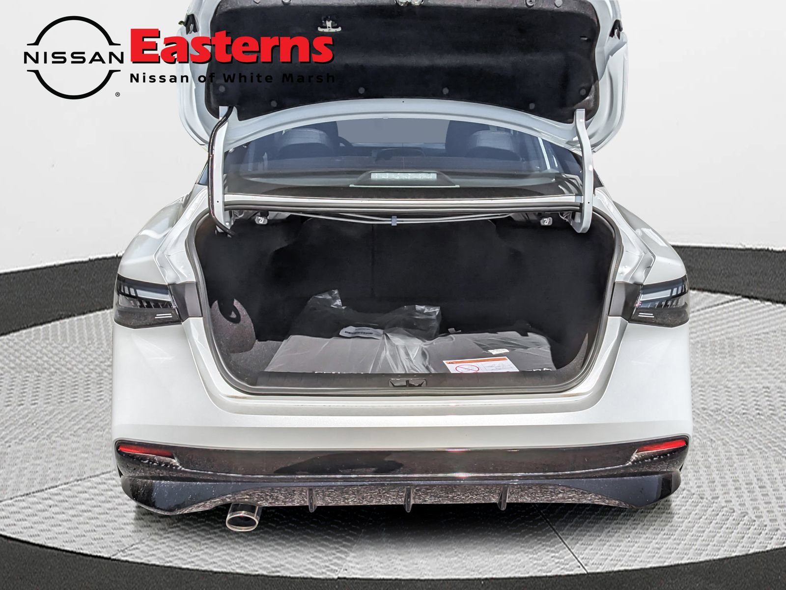 New 2027 Nissan Sentra SR w/ Floor Mat Package FWD image 10