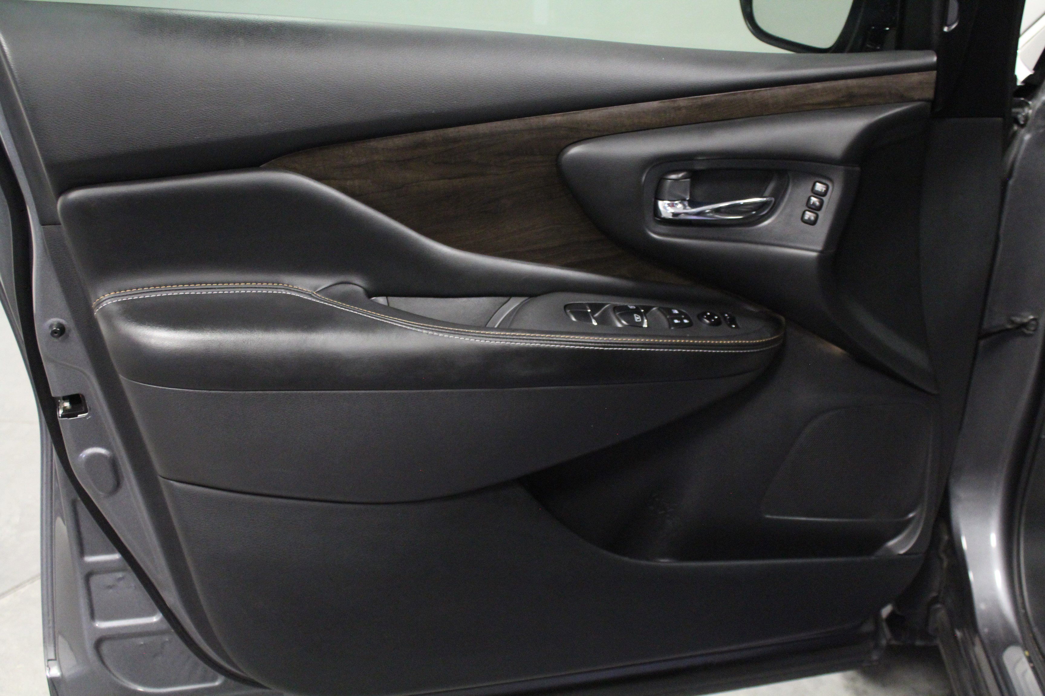 Used 2021 Nissan Murano Platinum image 11