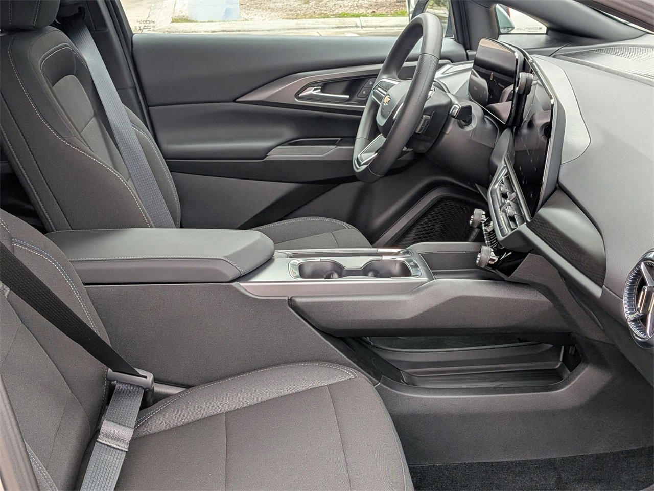 New 2026 Chevrolet Equinox EV LT image 24