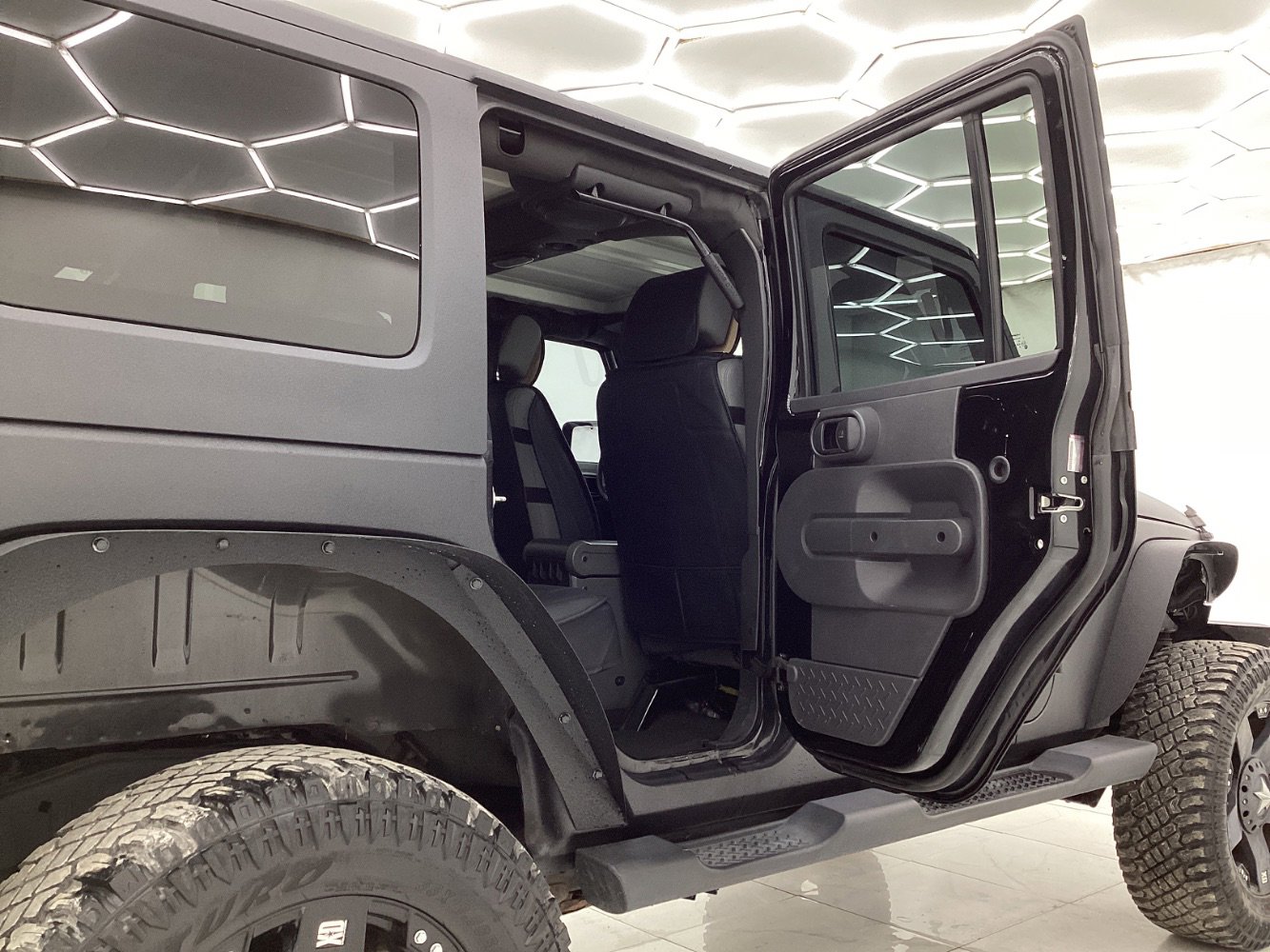 Used 2009 Jeep Wrangler Unlimited Sahara w/ Dual Top Group image 23