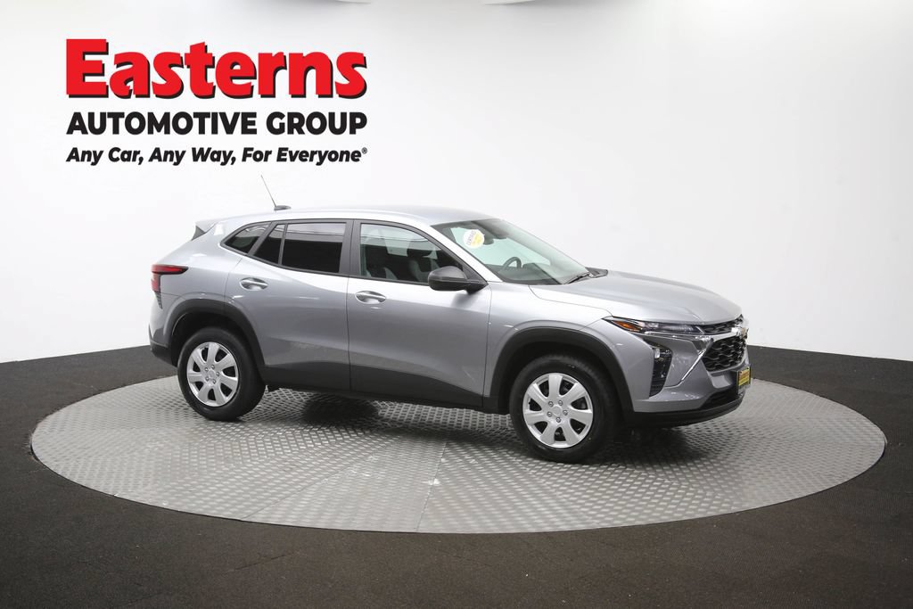 Used 2024 Chevrolet Trax LS FWD image 46