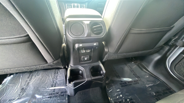Certified 2019 Jeep Wrangler Unlimited Sahara AWD/4WD image 23