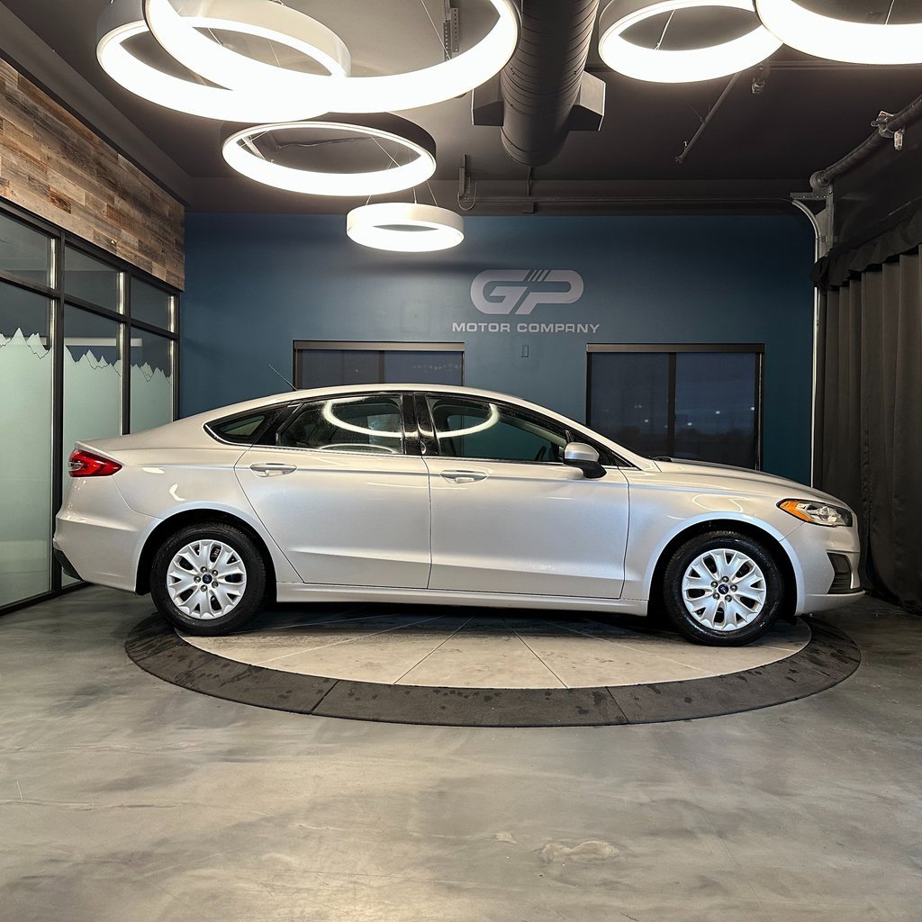 Used 2019 Ford Fusion S image 2