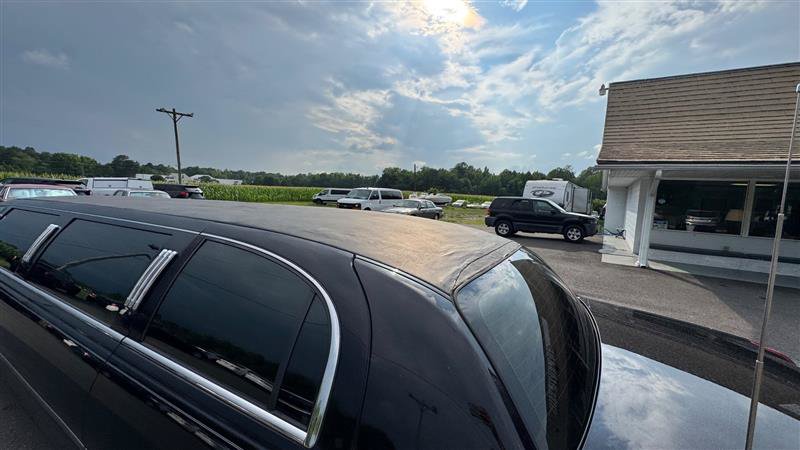 Used 2008 Lincoln Town Car Executive RWD image 35