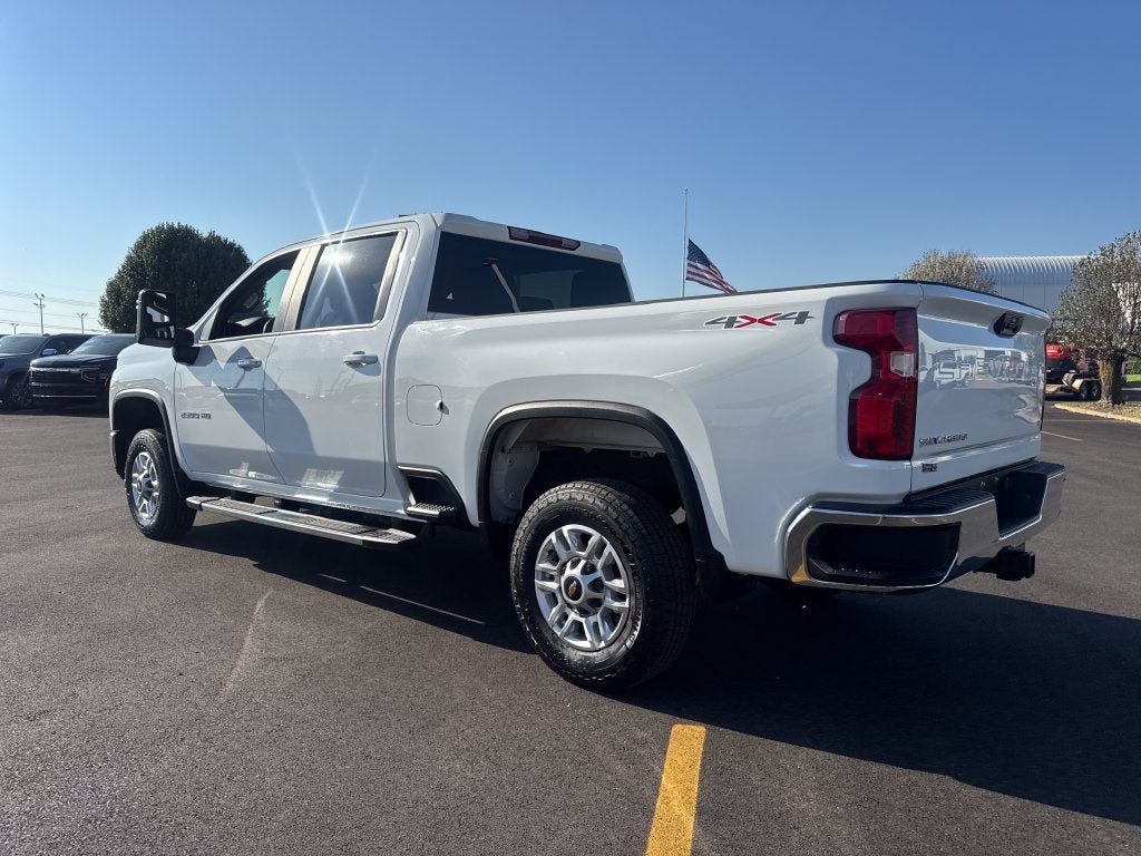Used 2025 Chevrolet Silverado 2500 LT AWD/4WD image 4