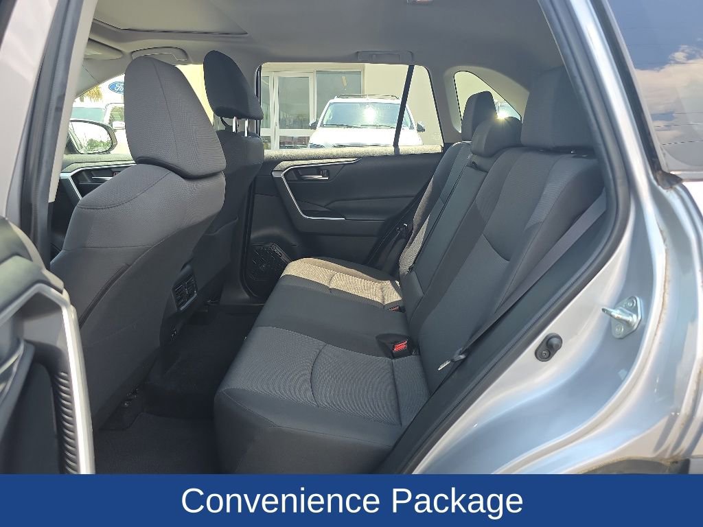 Used 2019 Toyota RAV4 XLE w/ Convenience Package FWD image 12