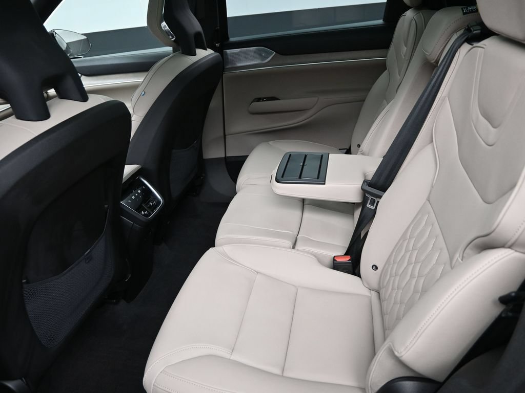New 2025 Volvo EX90 Ultra AWD/4WD image 16
