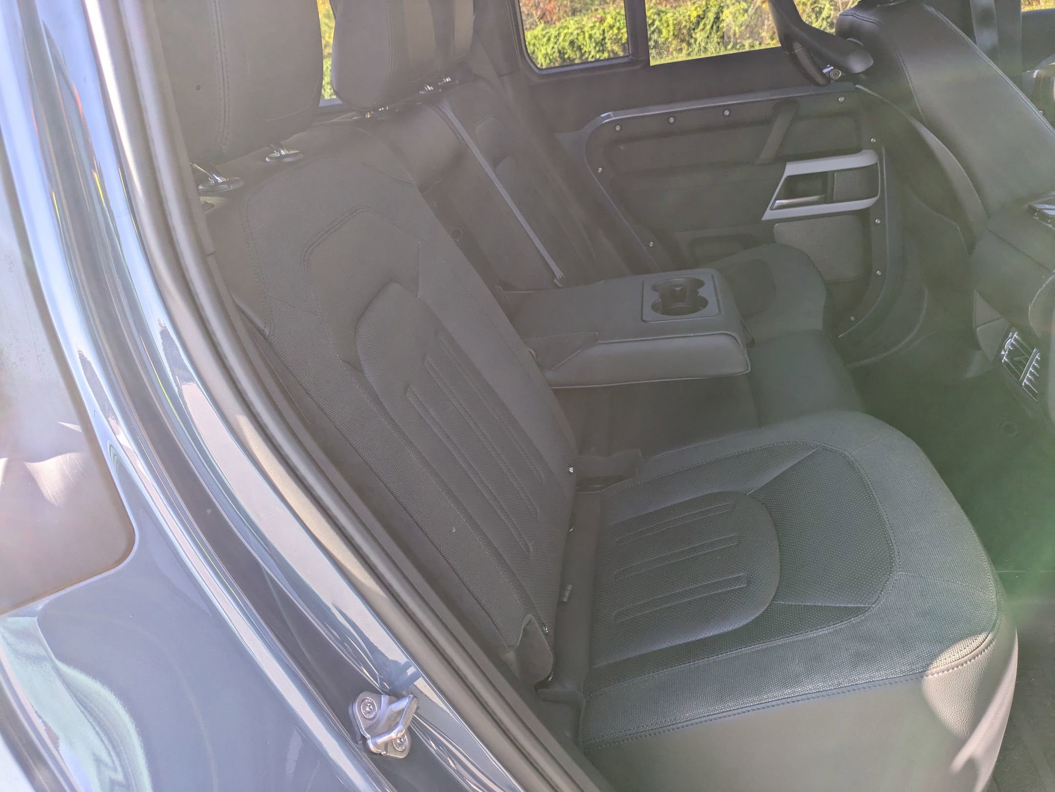 Used 2020 Land Rover Defender 110 SE image 28