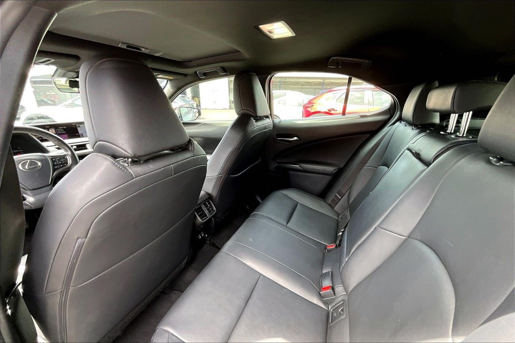 Used 2019 Lexus UX 250h AWD/4WD image 16