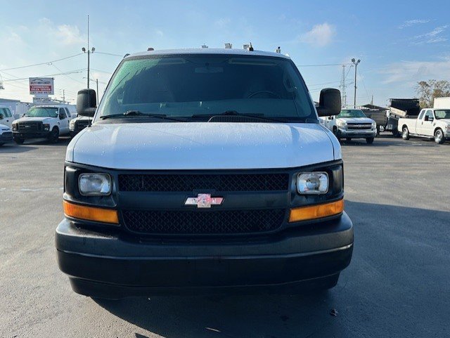 Used 2017 Chevrolet Express 2500 RWD image 3