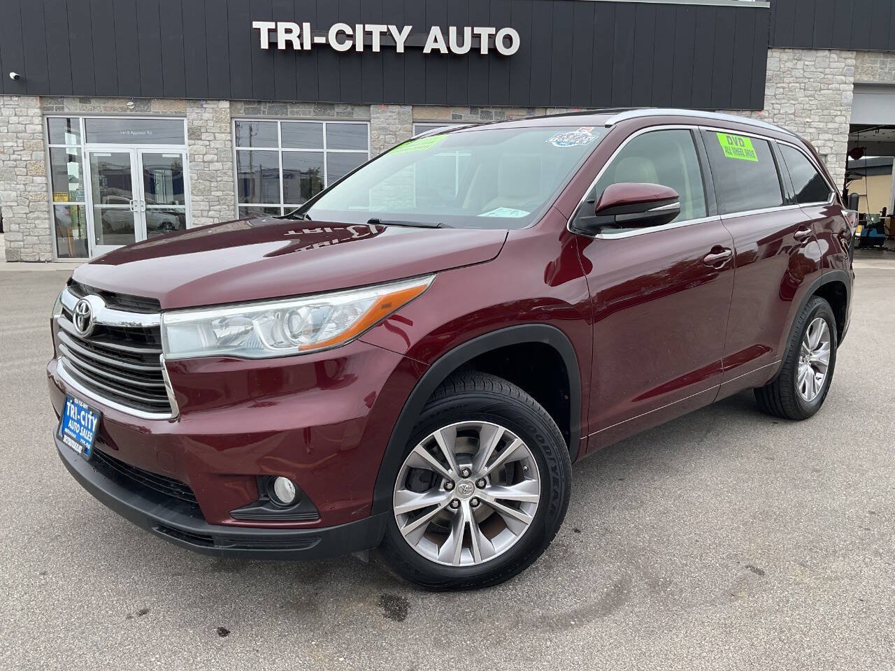 Used 2015 Toyota Highlander XLE AWD/4WD image 1