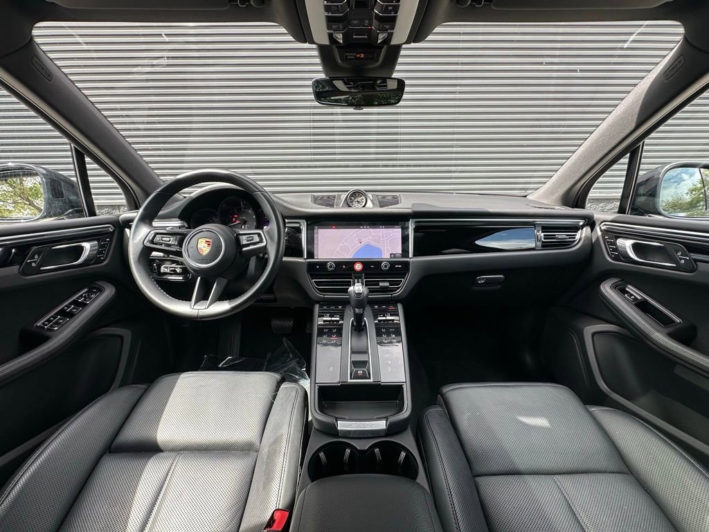 Certified 2023 Porsche Macan AWD/4WD image 6